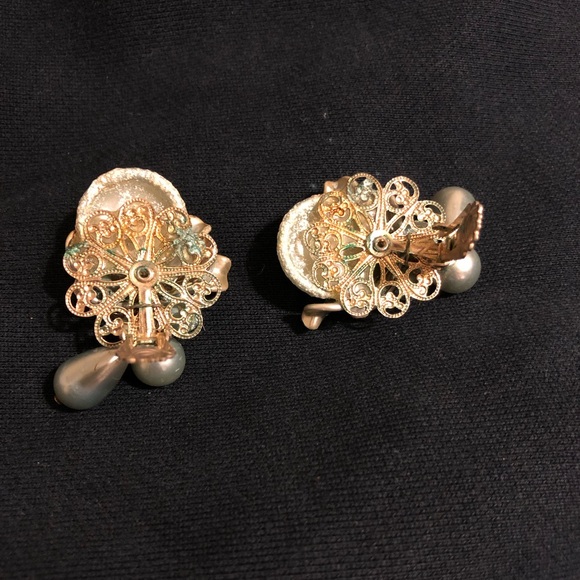 Vintage 1950s Pot-Pourri Clip on Earrings - Picture 4 of 5
